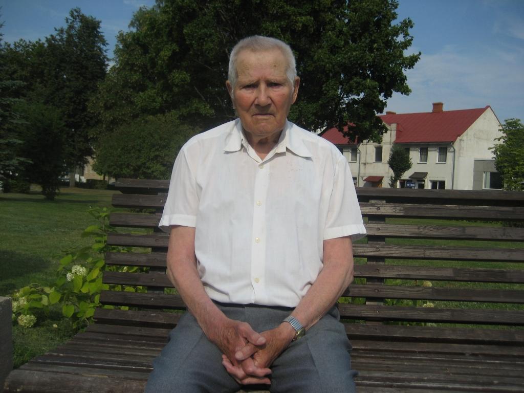 Skarbais vīrs Heronīms Kazačenoks ar mīlestību runā par mazbērniem un mazmazbērniem. Neviens no viņiem nedzīvo Gulbenē. Ciemošanās pie bērniem, paša makšķerēto zivju dāvināšana šodien ir šā cilvēka lielākais dzīvesprieks. 
Autors: Diāna Odumiņa