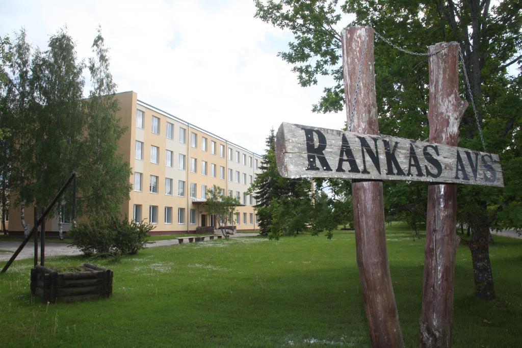 Vairāk audzēkņu, optimisms un arī pieticība šajā mācību gadā raksturo Rankas arodvidusskolu.  Paliekot bez Eiropas stipendijām, audzēkņi cer uz papildu piemaksām no valsts budžeta. 
Autors: no “Dzirksteles” arhīva