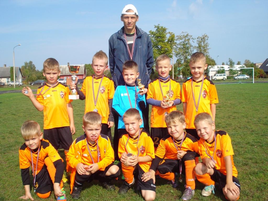 Gulbenes jaunie futbolisti U-6 grupā.

Autors: no personiskā arhīva