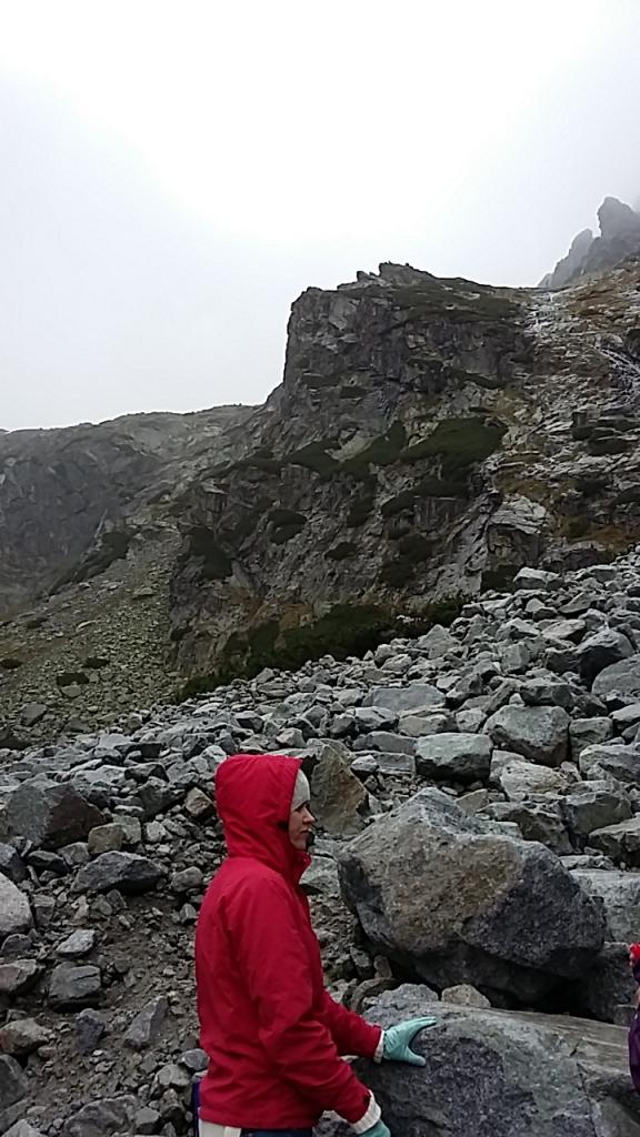 Solvita no Stāmerienas un citi Gulbenes novada iedzīvotāji vēja un krusas laikā laimīgi nokāpa lejup no Tatru kalniem. 
Autors: no Solvitas personiskā arhīva