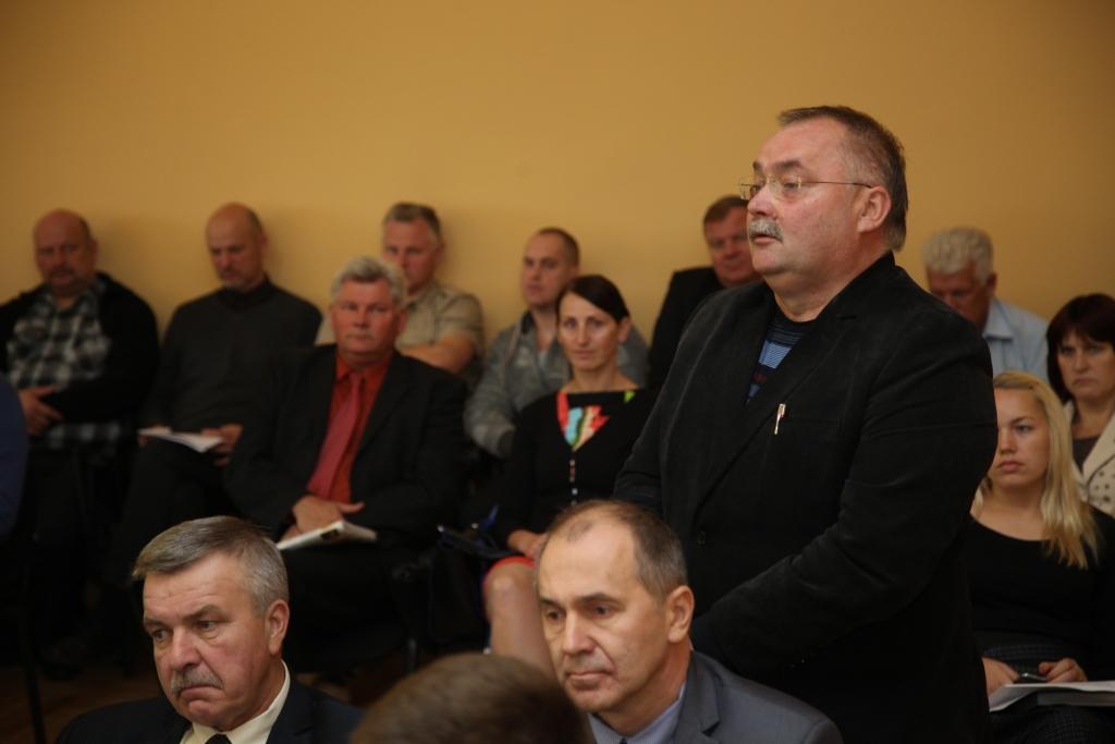 Gulbenes sporta skolas direktors Māris Čakars cer, ka, gādājot jaunu autobusu skolai, būs iespēja pretendēt uz finansiālu atbalstu 14 200 eiro apmērā, ko piedāvā Latvijas Olimpiskā komiteja. 
Autors: Gatis Bogdanovs