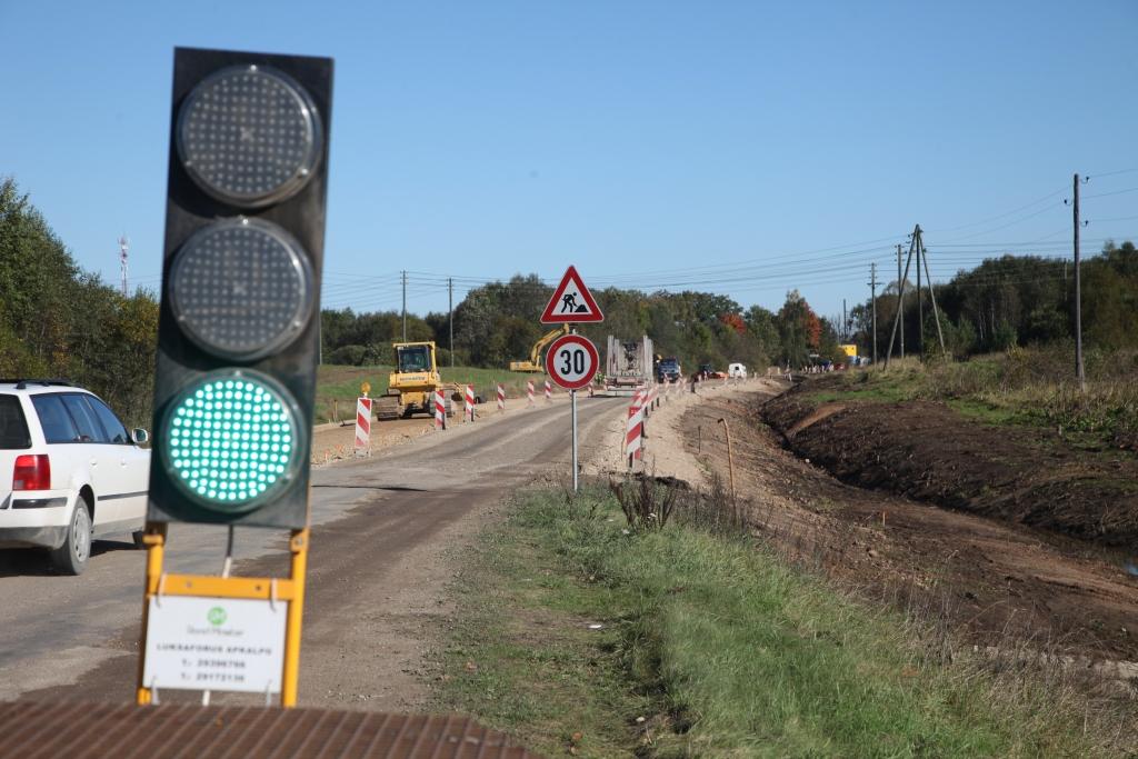 Šonedēļ sola atsākt aktīvāku darbu Gulbenes Baložu ielas pārbūvē. 	
Autors: Gatis Bogdanovs