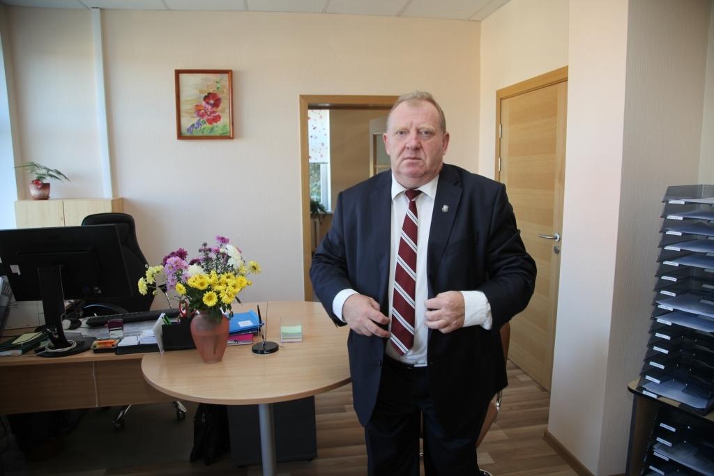 Juridiski līdz galam ir sakārtots viss, lai Gulbenes novada domes priekšsēdētājs Andris Apinītis varētu pilnvērtīgi strādāt. 	