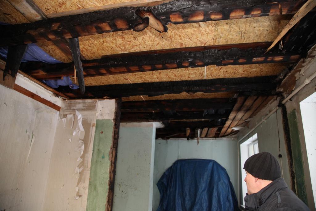 Visvairāk ugunsgrēkā cietuši jumta daļa un bēniņi.

Autors: no Dzirksteles arhīva