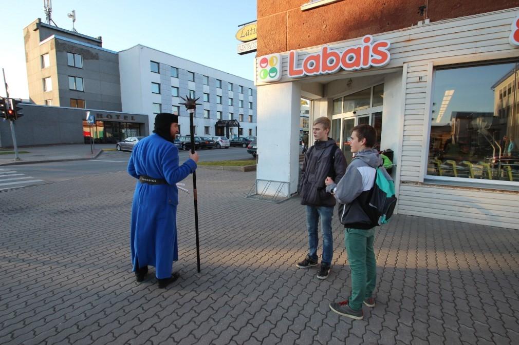 Gjensidige Baltic Naktssargs dāvināja atstarotājus Gulbenes pilsētas iedzīvotājiem.
Autors: no AAS “Gjensidige Baltic” arhīva