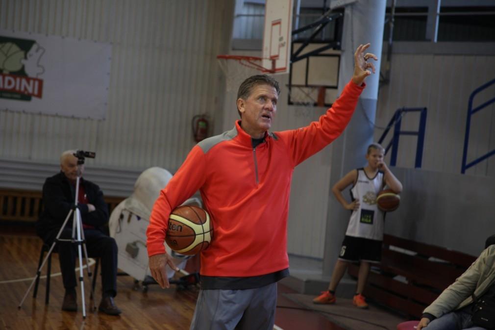 D.Leijera trenētie spēlētāji, kuri šobrīd spēlē NBA, ir, piemēram, Džeisons Smits, Džimijs Batlers un Vestlijs Metjūzs.   
Autors: Gatis Bogdanovs