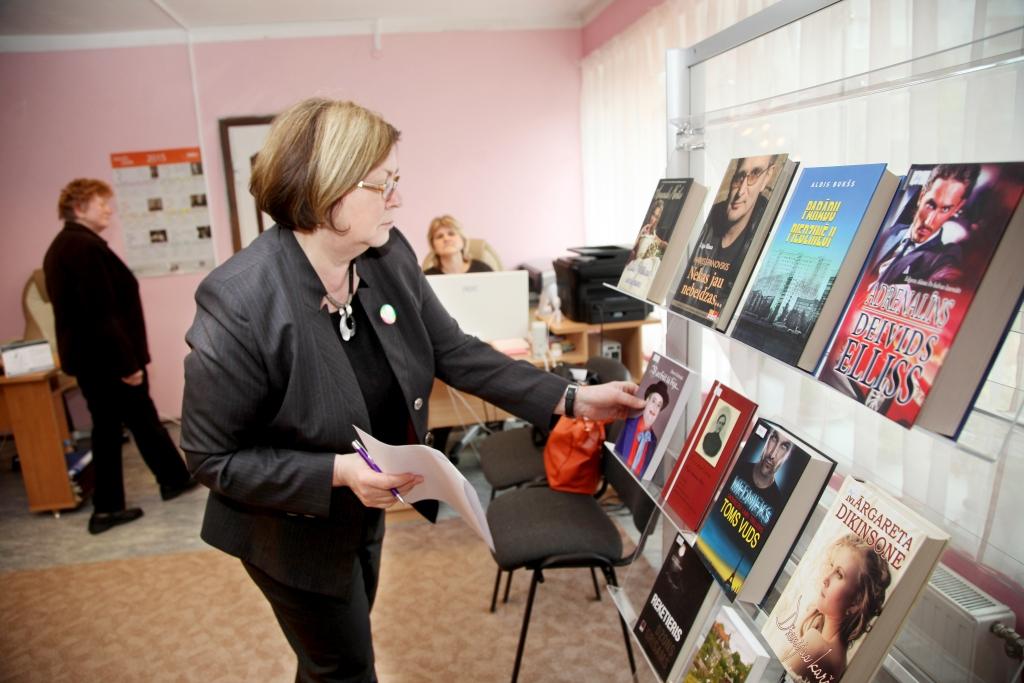 Pagājušajā nedēļā bibliotēku akreditācijas komisija strādāja arī Stāmerienas pagasta bibliotēkā. 
Autors: Gatis Bogdanovs