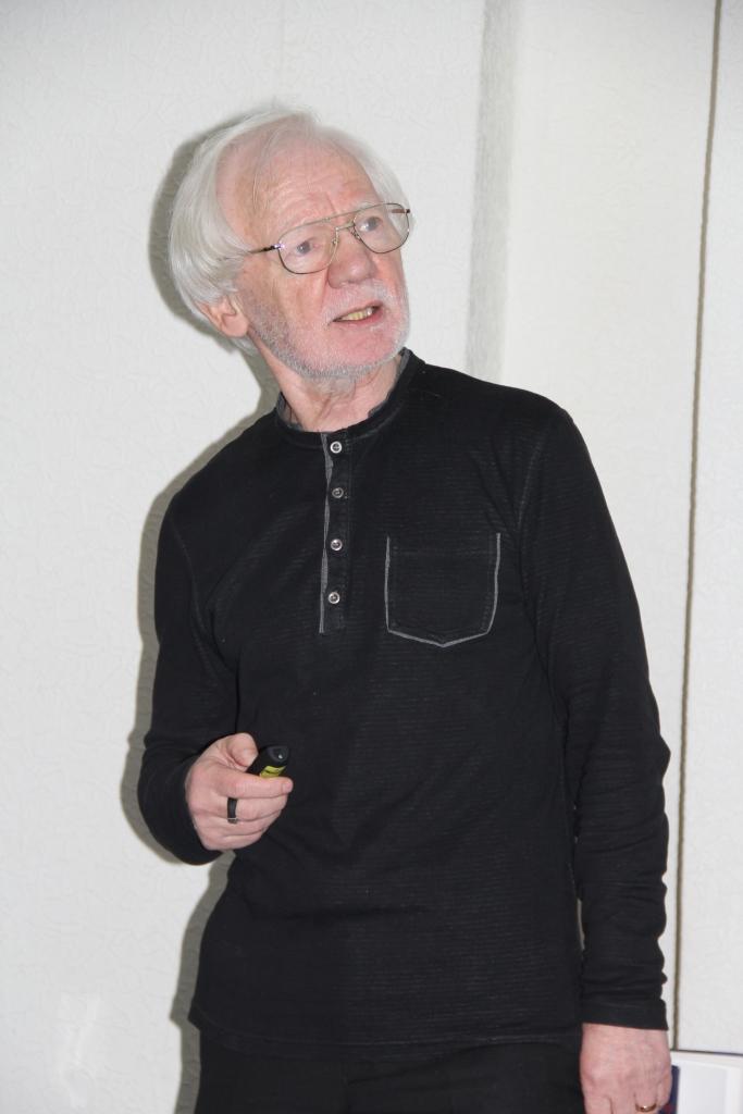 “Aicinu nebaidīties no piena, sviesta, biezpiena, siera! Arī olas ir labas – katru dienu varat apēst 
pa olai!” saka Rīgas Stradiņa universitātes profesors, gastroenterologs un vairāku grāmatu autors Anatolijs Danilāns.
Autors: Līga Vīksna