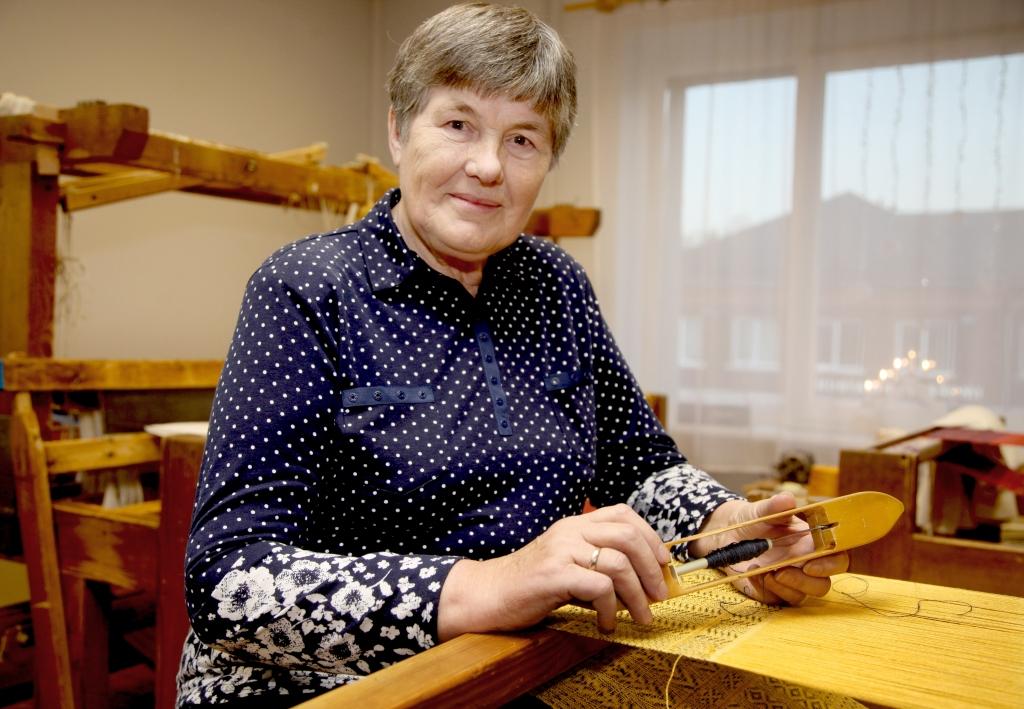 Zinaida Kļaviņa ir aktīva un mājās nosēdēt nevar, tāpēc darbojas studijā “Sagša”.
Autors: Gatis Bogdanovs