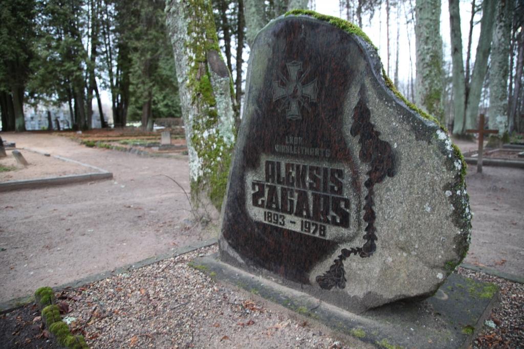 Piemiņas vietu Lāčplēša Kara ordeņa kavalierim Aleksim Žagaram atdusas vietā Litenes kapos savulaik ir izveidojusi sabiedrība ar aktīvu vietējās pašvaldības atbalstu. To “Dzirkstelei” zina stāstīt novada deputāts Gunārs Ciglis. 	
Autors: Gatis Bogdanovs