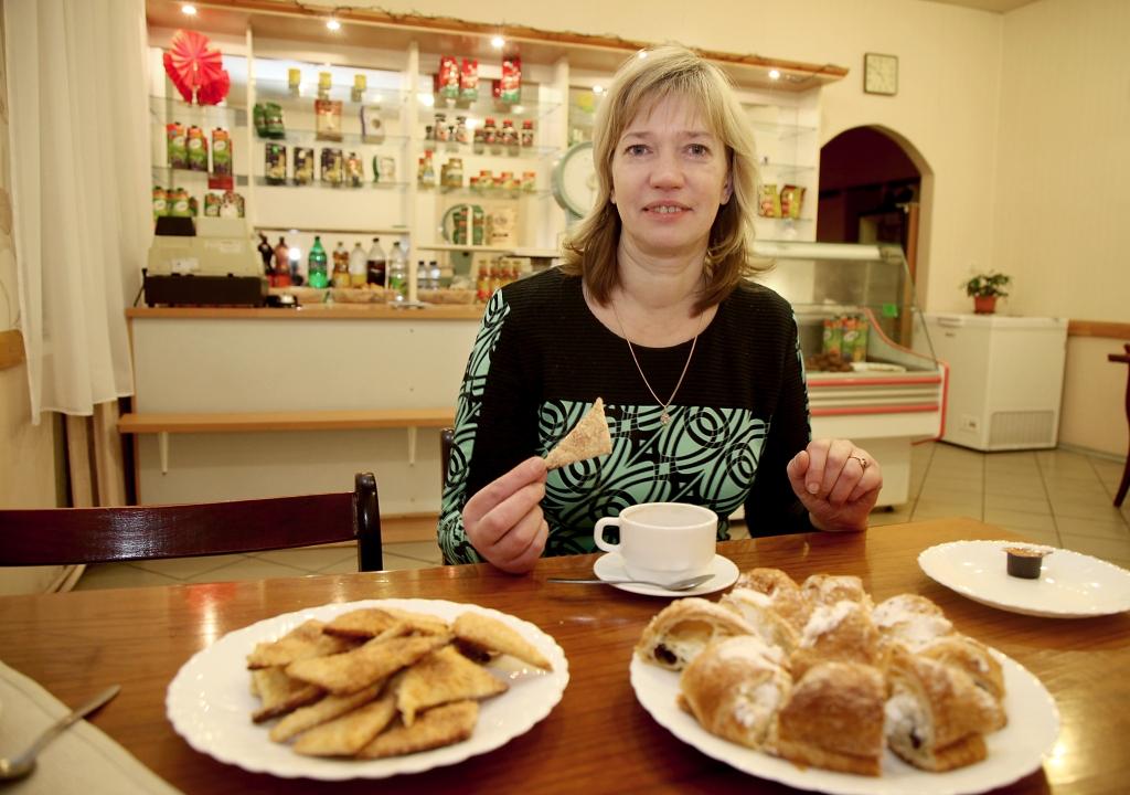 Inita Jukse stāsta, ka klienti iecienījuši arī viņu firmas cepumus - mēlītes. Ir klienti, kas to dēļ ir gatavi braukt pat no Cēsīm. 
Autors: Gatis Bogdanovs