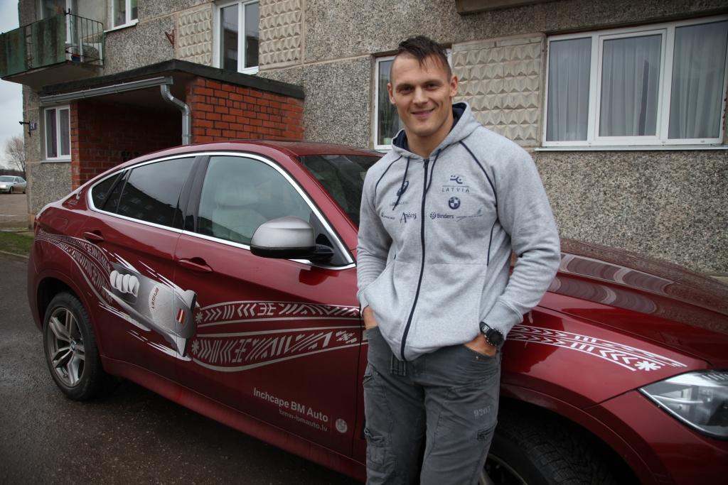 Starp sacensību posmiem svētku laikā bobslejisti, tostarp arī Daumants Dreiškens, varēs mazliet atpūsties un pabūt kopā ar saviem tuvajiem cilvēkiem. 	
Autors: Gatis Bogdanovs