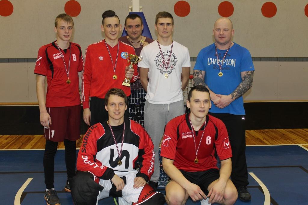 Visās piecās spēlēs uzvarēja komanda “Stari”, nodrošinot stabilu pirmo vietu. 	
Autors: Ziedonis Lazdiņš