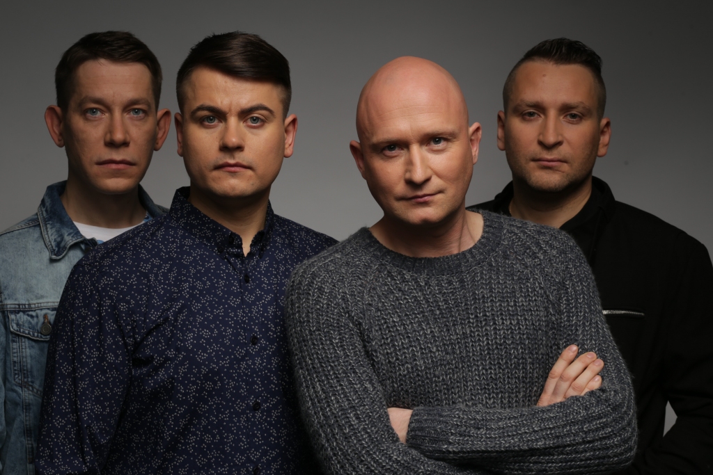 Ar mīlestību no visu paaudžu publikas pēdējā koncerttūrē atvadīsies deju mūzikas grupa “Forte”: Rolands Radionovs, Kaspars Maks, Jānis Kļaviņš un Kaspars Bartušs. 
Autors: Jānis Deinats