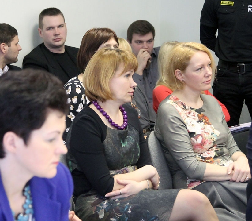 Vēl lielākas pilnvaras un atbildība šogad būs Iepirkumu nodaļas un Iepirkuma komisijas speciālistēm Ligitai Gāganei (no labās) un Evitai Lodei. Tā ir lēmuši Gulbenes novada domes deputāti. 
Autors: Gatis Bogdanovs (no arhīva)