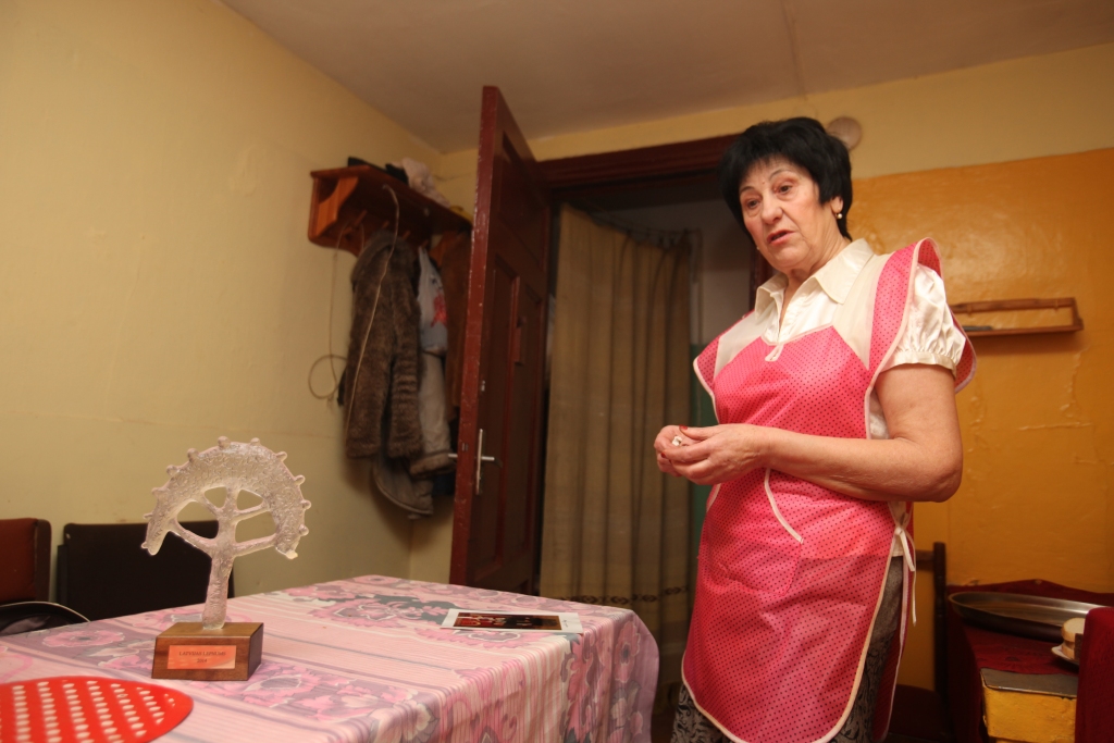 Ilgas Vanuškas iekārtotajā zupas virtuvē, kas atrodas Viestura ielā, “ Dzirkstele” ciemojās pērn, kad Ilga bija saņēmusi “Latvijas lepnuma” balvu. Lai gan novada dome šogad Ilgas zupas virtuvi nolēmusi finansiāli neatbalstīt, tomēr viņa apņēmīgi turpinās iesākto darbu, lai palīdzētu tiem cilvēkiem, kam klājas grūti. 
Autors: no “Dzirksteles” arhīva 