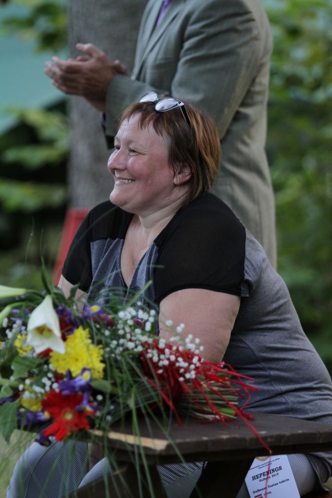 Gulbenes Tautas teātra režisore Ineta Krastiņa sevi pieteiks ar jaunu iestudējumu “Viesnīcas noslēpums”. 
Autors: no “Dzirksteles” arhīva 