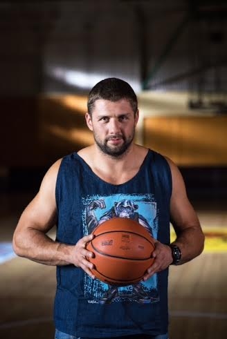 Lai iedvesmotu jaunos talantus un vērtētu dalībnieku iesūtītos video, šogad žūrijā darbojas pieci sabiedrībā atpazīstami savas nozares pārstāvji. „Ghetto Games” vadītājs Raimonds Elbakjans vērtēs dalībniekus sporta kategorijā.
Autors: Publicitātes foto