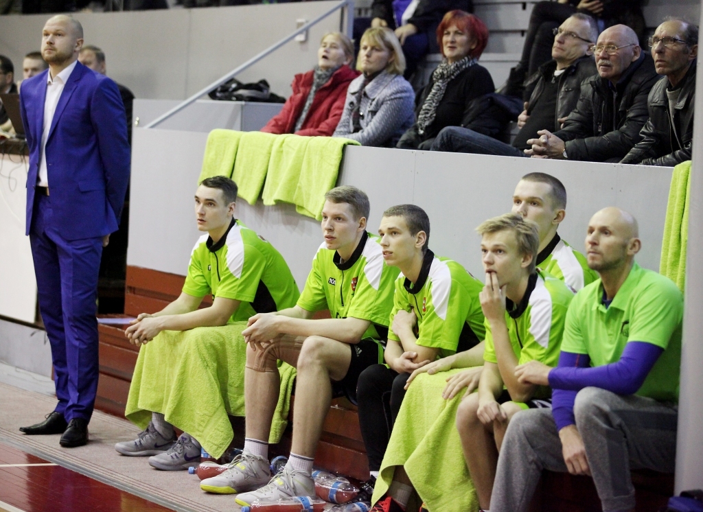 Artūrs Brūniņš atzīst, ka komanda ir atdzīvojusies, arī soliņš dzīvo līdzi un spēlētāji cits par citu cīnās. 	
Autors: no Dzirksteles arhīva