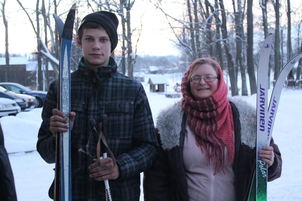 Artis Vīzners un Ligita Muceniece uzvarēja savās vecuma grupās slēpošanas sacensībās. 
Autors: no personiskā arhīva