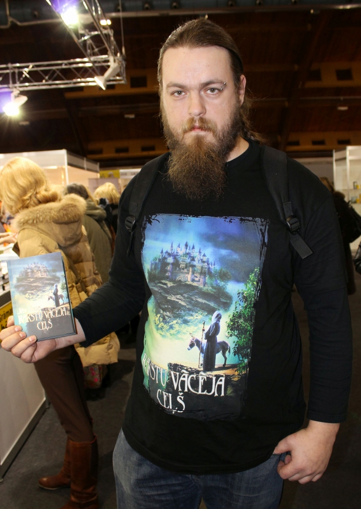 Jaunākais Jāņa Valka fantāzijas žanra romāns “Rakstu vācēja ceļš” konkursā “Zvaigznes grāmata. Oriģinālliteratūra bērniem un jauniešiem” saņēma galveno balvu. 	
Autors: Publicitātes foto