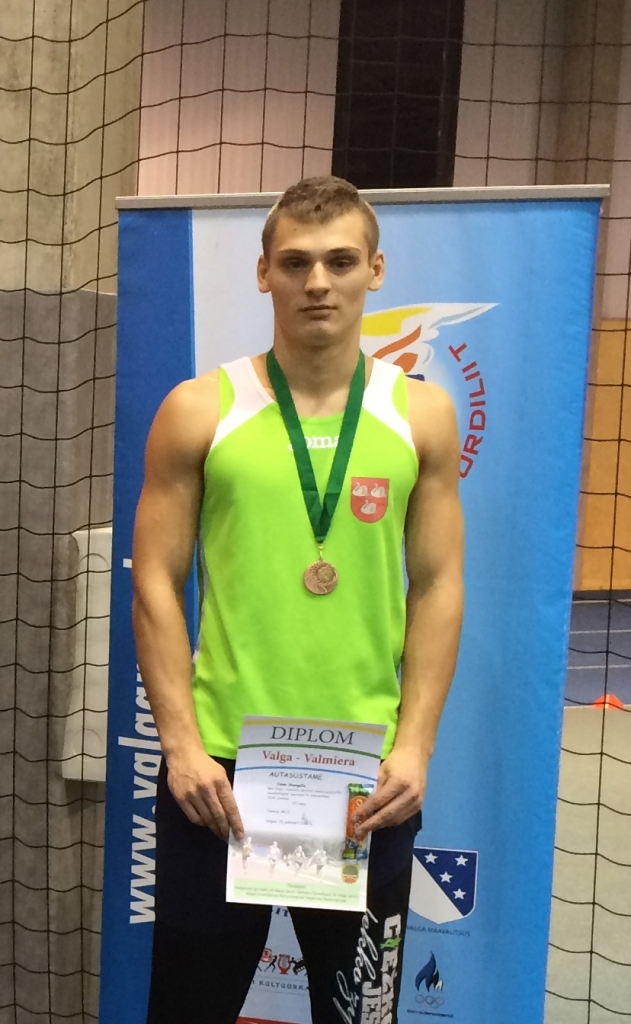 Krists Sveķis sacensībās Valgā tāllēkšanā izcīnīja 3.vietu. 
Autors: no personiskā arhīva