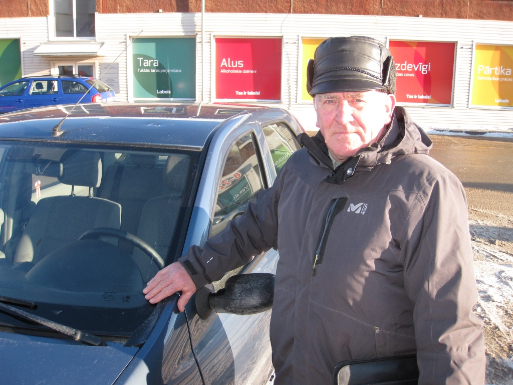 Pēc 42 laulībā nodzīvotajiem gadiem Venjamins Aleksandrovs ir palicis viens. Taču bērni viņam zvana katru dienu un uztur tēvā dzīvesprieku. 	
Autors: Diāna Odumiņa