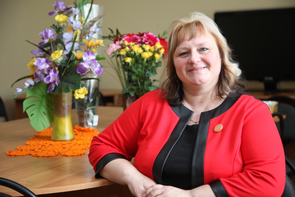 “Savu aktīvo un intelektuālo dabu laikam esmu mantojusi no saviem vecākiem, jo mamma pirms kāzām bija Aizkujas tautas nama vadītāja, bet tētis – Dekšāru ciema padomes priekšsēdētājs,” domā Biruta Tropa. 
Autors: Gatis Bogdanovs