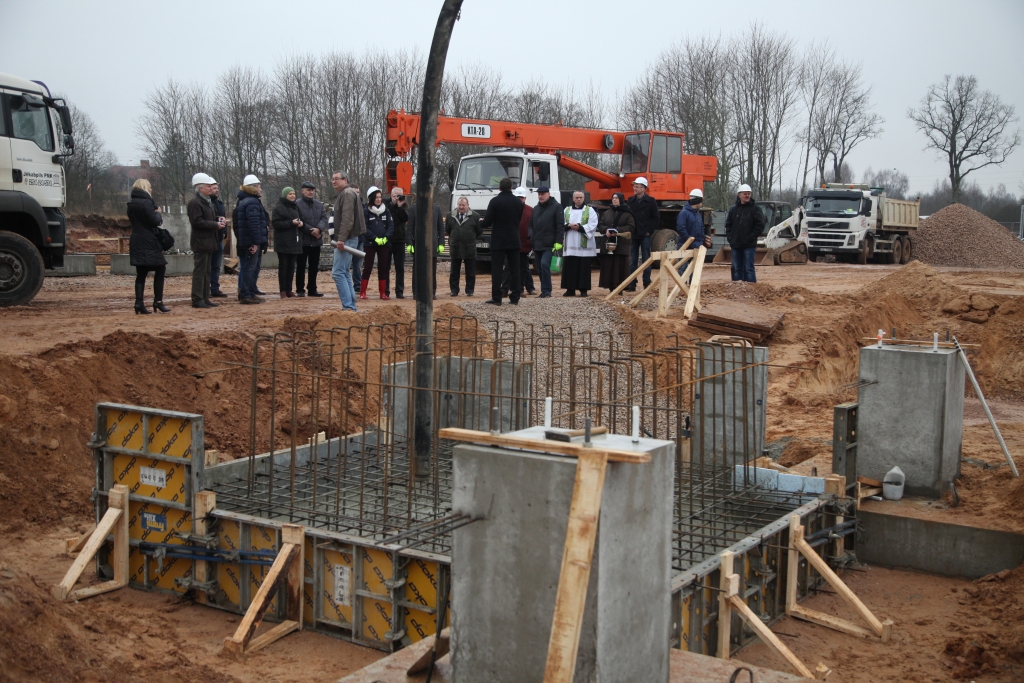 Lizums būs otrā vieta Gulbenes novada kartē, kur iedzīvotājus sildīs koģenerācijas stacija. Tas varētu notikt jau nākamajā apkures sezonā. 9.februārī stacijas pamatos tika svinīgi iemūrēta laika kapsula. Būvi pabeigt iecerēts līdz gada beigām. 	
Autors: no “Dzirksteles” arhīva