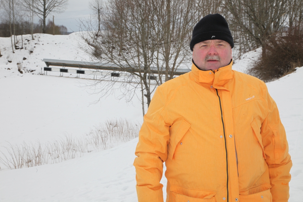 Māris Čakars stāsta, ka dāvinājumā ir saņemti astoņi biatlona mērķi, kas jau ir uzstādīti trasē. 	
Autors: Gatis Bogdanovs