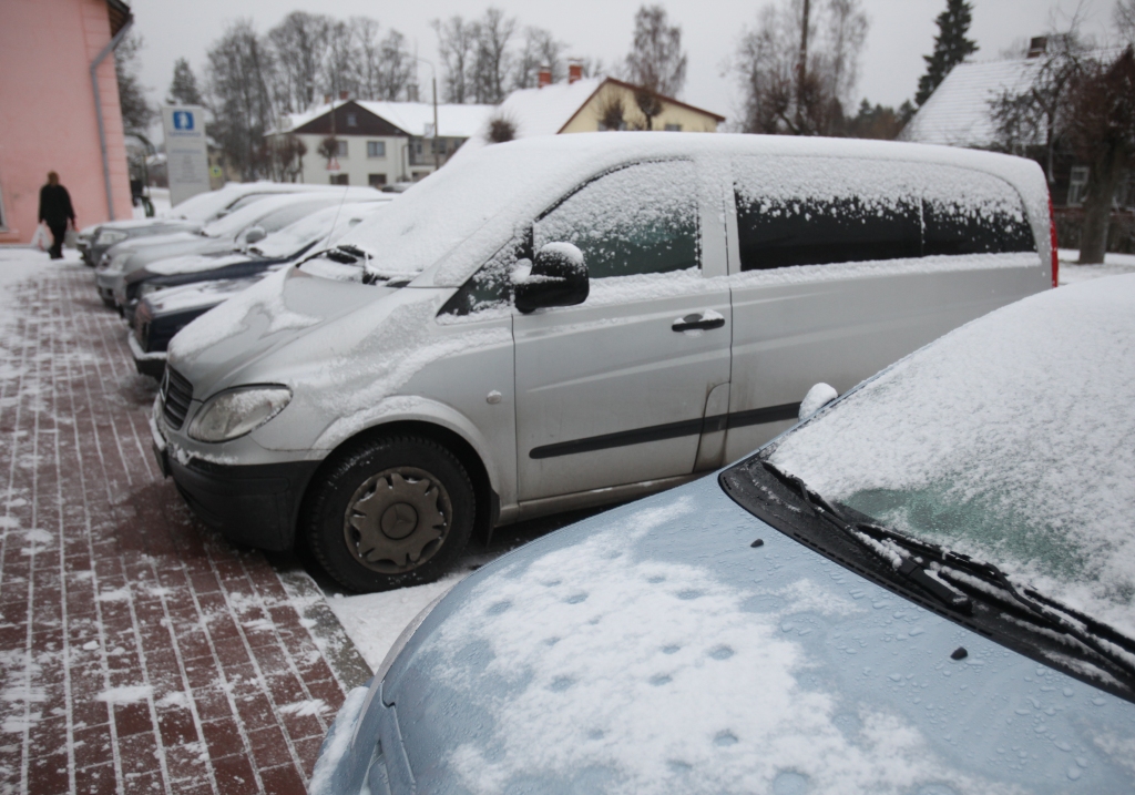 Katram automašīnas īpašniekam savs transportlīdzeklis ir jāsargā pašam.  Kā to darīt, recepšu nav. Katrs rīkojas atbilstoši ieskatiem un savām morāles normām. 		
Autors: no “Dzirksteles” arhīva