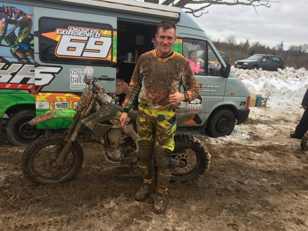 Didzis Gorbenko atzīst, ka trasē vienmēr bijušas spēcīgas cīņas, bet vienmēr palīdzējusi vai nu izturība, vai veiksme un izdevies sacensībās uzvarēt. 	
Autors: no personiskā arhīva