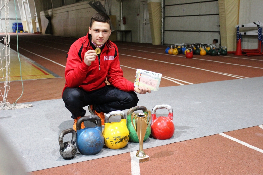 Dāvis Jermacāns startē gan Latvijas kausa posmos, gan arī Latvijas čempionātos, startējis arī Eiropas čempionātā. 	
Autors: no personiskā arhīva