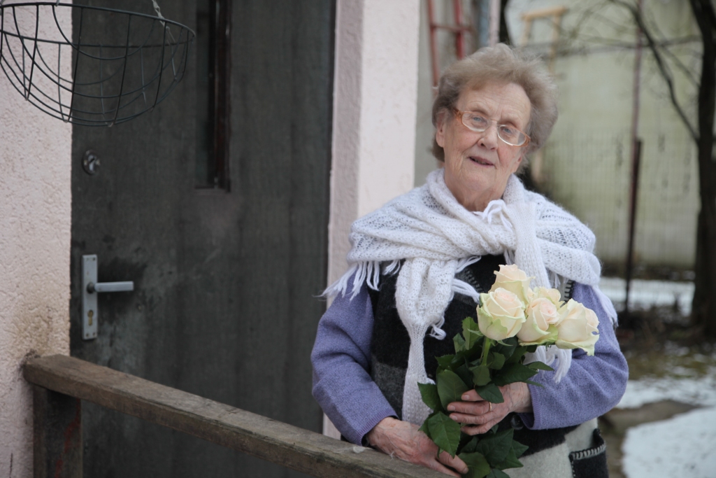 Dzidra Gailīte kā svētumu glabā kaut kur lasītus vēlējuma vārdus: “Ticību sev, savam ceļam, savai veiksmei!” “Laikam tāpēc arī esmu nodzīvojusi tik ilgi, ka tos vienmēr atkārtoju. Tagad varu sacīt, ka gadi – tā ir mana mūža bagātība,” saka jubilāre. 
Autors: Gatis Bogdanovs  