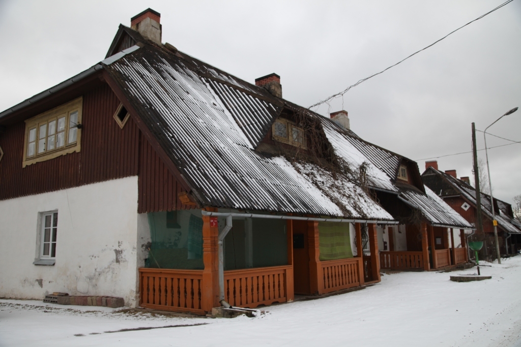 Arhitektinoski mākslinieciskā izpēte tiks veikta arī Viestura ielas 24. (priekšplānā) un 22. (tālumā) mājai. 
Autors: Gatis Bogdanovs