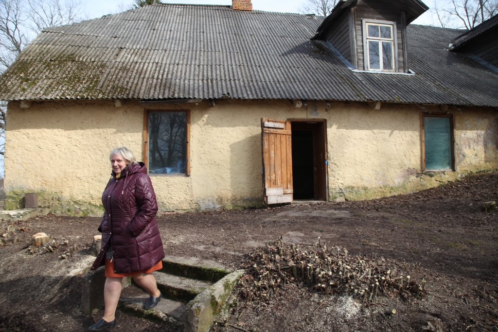 Druvienas pamatskolas direktore Velga Černoglazova atzīst - ir gandarījuma sajūta, ka vēl viena vieta Druvienā būs sakopta. “Lai mūsu amatnīca top!” saka V.Černoglazova.
Autors: Gatis Bogdanovs