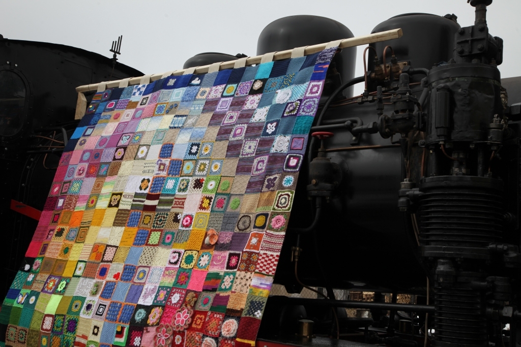 Musturdeķis ir ļoti krāšņs. Tā motīvi darināti dažādās tehnikās un no dažādu krāsu dzīpariem. 	
Autors: Gatis Bogdanovs