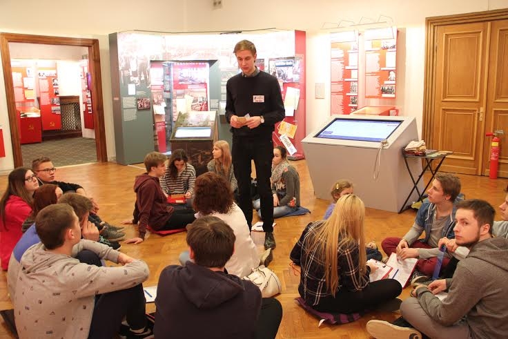 Skolēnu nodarbība Okupācijas muzejā. 
Autors: Publicitātes foto