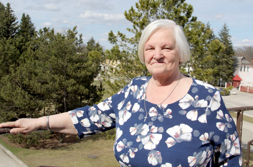 “Ja cilvēks jūtas slikti, ir grūti, nespēks un vājums, sevī ieklausīties ir grūti. Tad cilvēkiem saku – jāsaved kārtībā sava enerģija, fizioloģiskās šūnas, garīgā un emocionālā pasaule, tad gan varēs sajust, ko organisms prasa,” mudina dziedniece Dzintra Žīgure. 
Autors: Agita Bērziņa