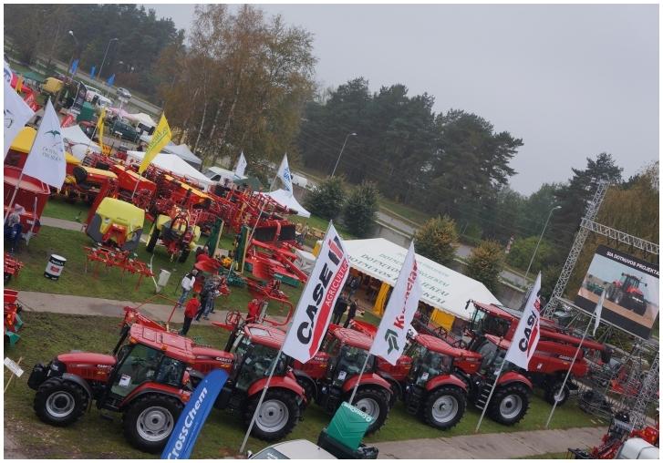 Lauksaimniecības tehnika izstāžu kompleksā „Rāmava”. 
Autors: No interneta