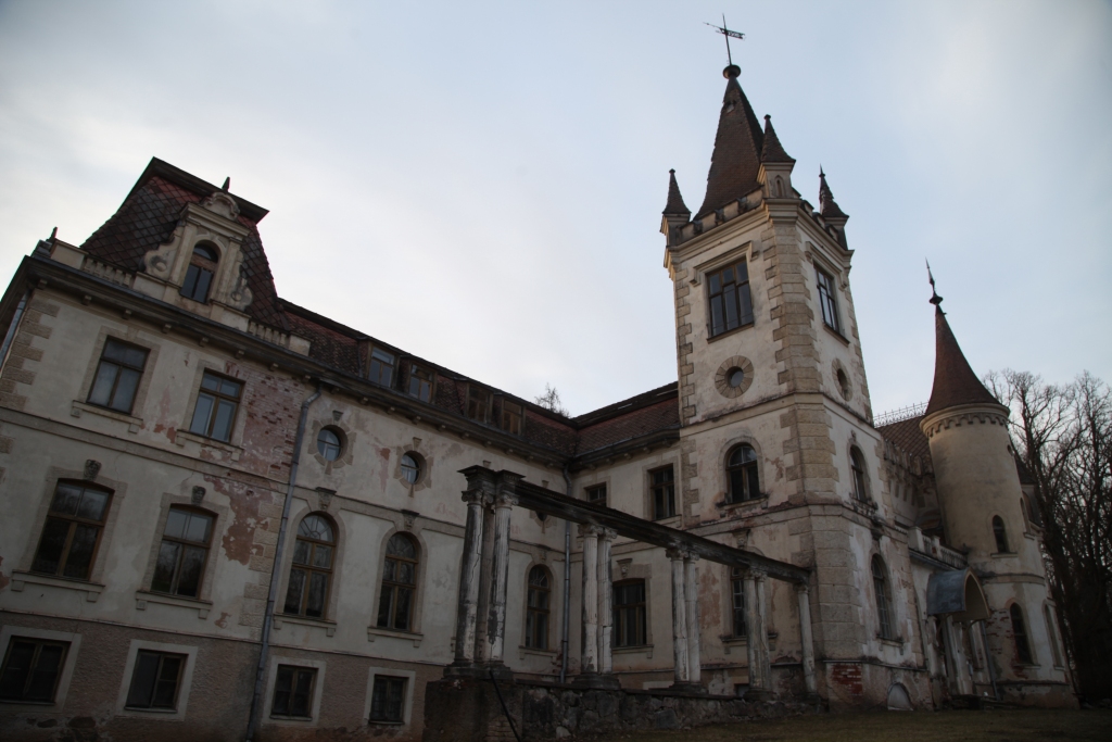 Gan Stāmerienas pagasta ļaudis, gan viesi cer, ka nākotnē izdosies rekonstruēt pili. Pagājušajā nedēļā tika saņemts Gulbenes rajona tiesas spriedums, kas nosaka, ka SIA “Zeltaleja 1” īpašniekam Andrejam Vīcupam pils ir jāatstāj. Savukārt novada dome ir gatava startēt atbalsta programmā, lai uzsāktu Stāmerienas pils rekonstrukcijas projekta izstrādi.	
Autors: No “Dzirksteles” arhīva