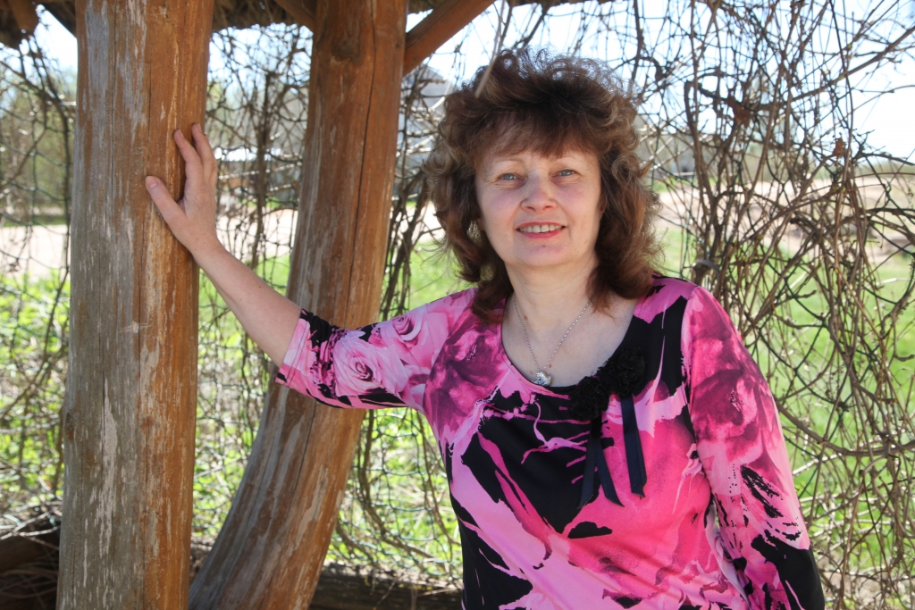 “Galgauska ir mana dzimtā puse. Esmu te dzimusi, mācījusies skolā, kādu brīdi dzīves ceļš gan aizveda citviet, bet tomēr atkal esmu atgriezusies. Man te patīk,” saka Ineta Jūga. 	
Autors: Gatis Bogdanovs