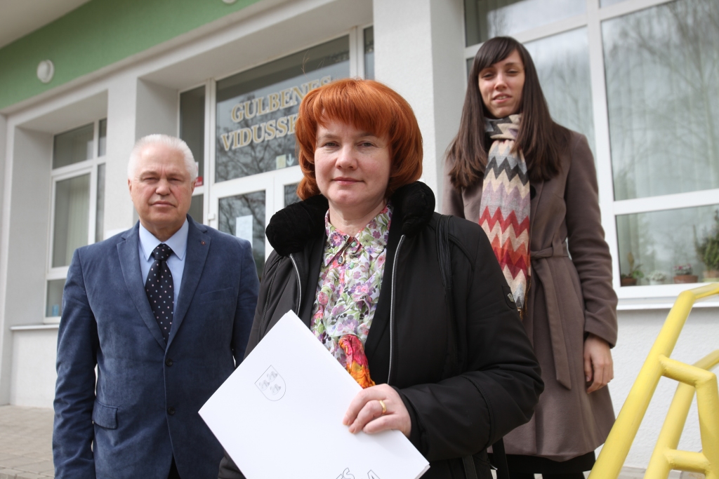 Maija Dambrova pirms kāda laika viesojās Gulbenes vidusskolā, kuru savulaik absolvēja ar zelta medaļu. Maija skolēniem stāstīja par zinātnieku darbu un savu ceļu uz zinātni. 	
Autors: Gatis Bogdanovs