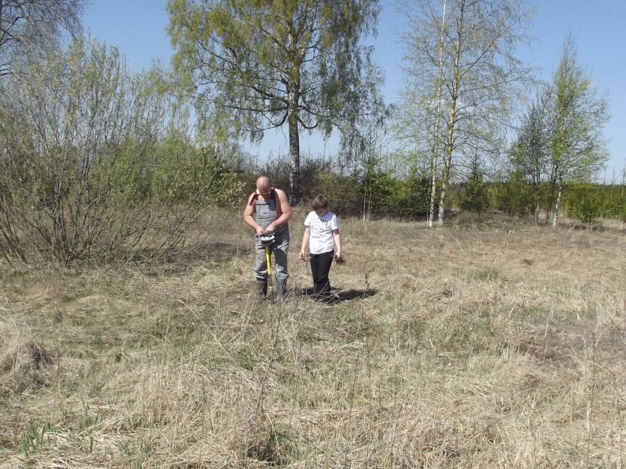 Valdis Kalnozols vairāk nekā gadus katru gadu kopā ar ģimeni un draugiem stāda ozolus savā īpašumā, kas atrodas Lizuma pagasta “Viņķeļos