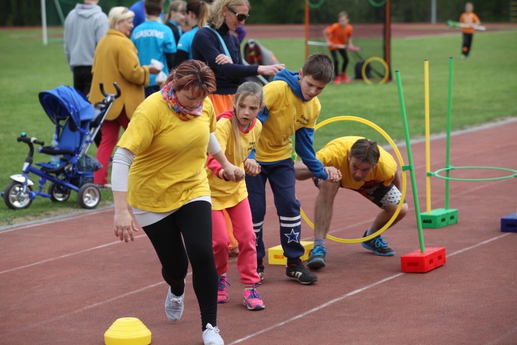Mazmaču ģimene no Stradiem izcīnīja trešo vietu stafetē.
Autors: Gatis Bogdanovs