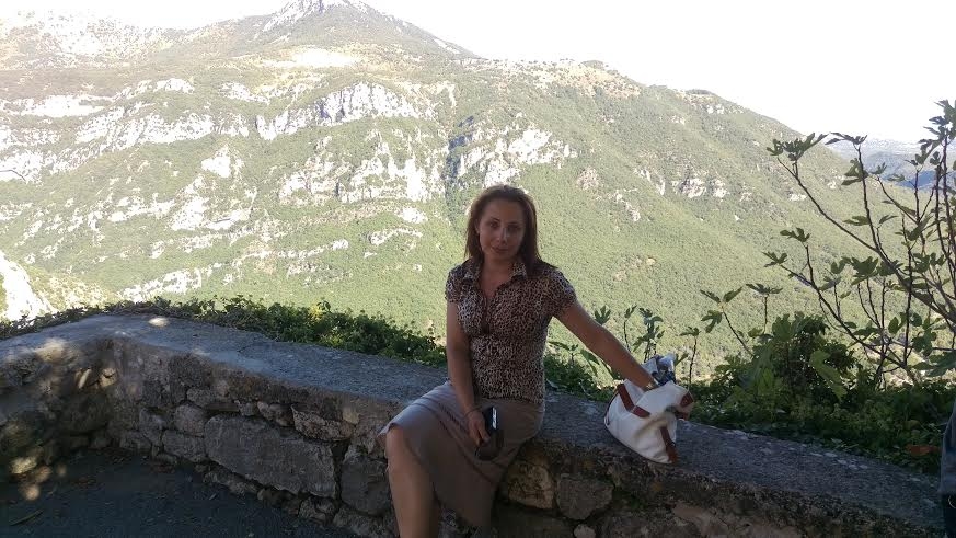 “Esmu dzīva, pateicoties radu un draugu atbalstam,” saka 41 gadu vecā krūts vēža paciente Tatjana Ovčarenko un piebilst, ka pati nespētu rast līdzekļus medikamenta iegādei, kas bija nepieciešams, lai uzveiktu plaušās izveidojušās metastāzes.
Autors: Publicitātes foto