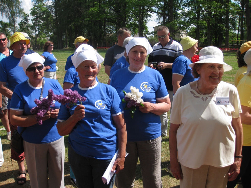 Nevis klasiskajam sportam, bet gan vieglam kustību priekam Gulbenes novada seniori nodevās savos tradicionālajos ikgadējos svētkos, kas šoreiz notika Lizumā. 	
Autors: Diāna Odumiņa