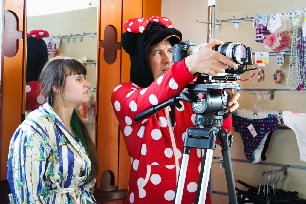 Gulbenes Pilsētas svētkos interesentiem būs iespējams noskatīties Montas Gāganes veidoto filmu, kas tiks veidota Gulbenē. Starp filmas varoņiem ir arī nejauši sastapti gulbenieši, kas tika sastapti bibliotēkā, autoostā un citviet. Filmēšana notika arī lietoto preču veikalā. 	
Autors: no personiskā arhīva