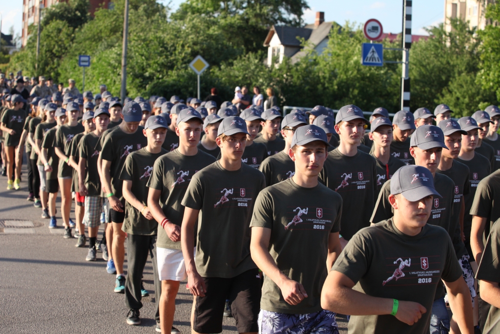 Trīs dienas Gulbene - Vislatvijas jaunsargu pilsēta. Te ir piemēroti apstākļi sportošanai, sadzīvei. Ir arī iespēja pietuvoties izpratnei par Latvijas Nacionālo Bruņoto Spēku sākotni sasitībā ar Litenes vēsturisko nozīmi. 
Autors: Gatis Bogdanovs