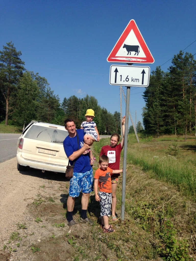 Sacensību dalībniekiem tika dota iespēja iegūt vairāk punktu, veicot papilduzdevumus, piemēram, nofotografēties ar govi. Atjautīgi bija 1.vietas ieguvēji Putni no Stāmerienas. 	          
Autors: no personiskā arhīva